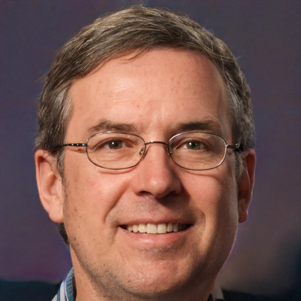 Portrait de Théo Dubois, expert en finances personnelles